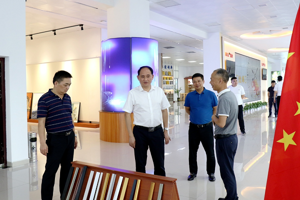 縣長馬吉云赴企業(yè)開展“送政策、解難題、優(yōu)服務(wù)”活動